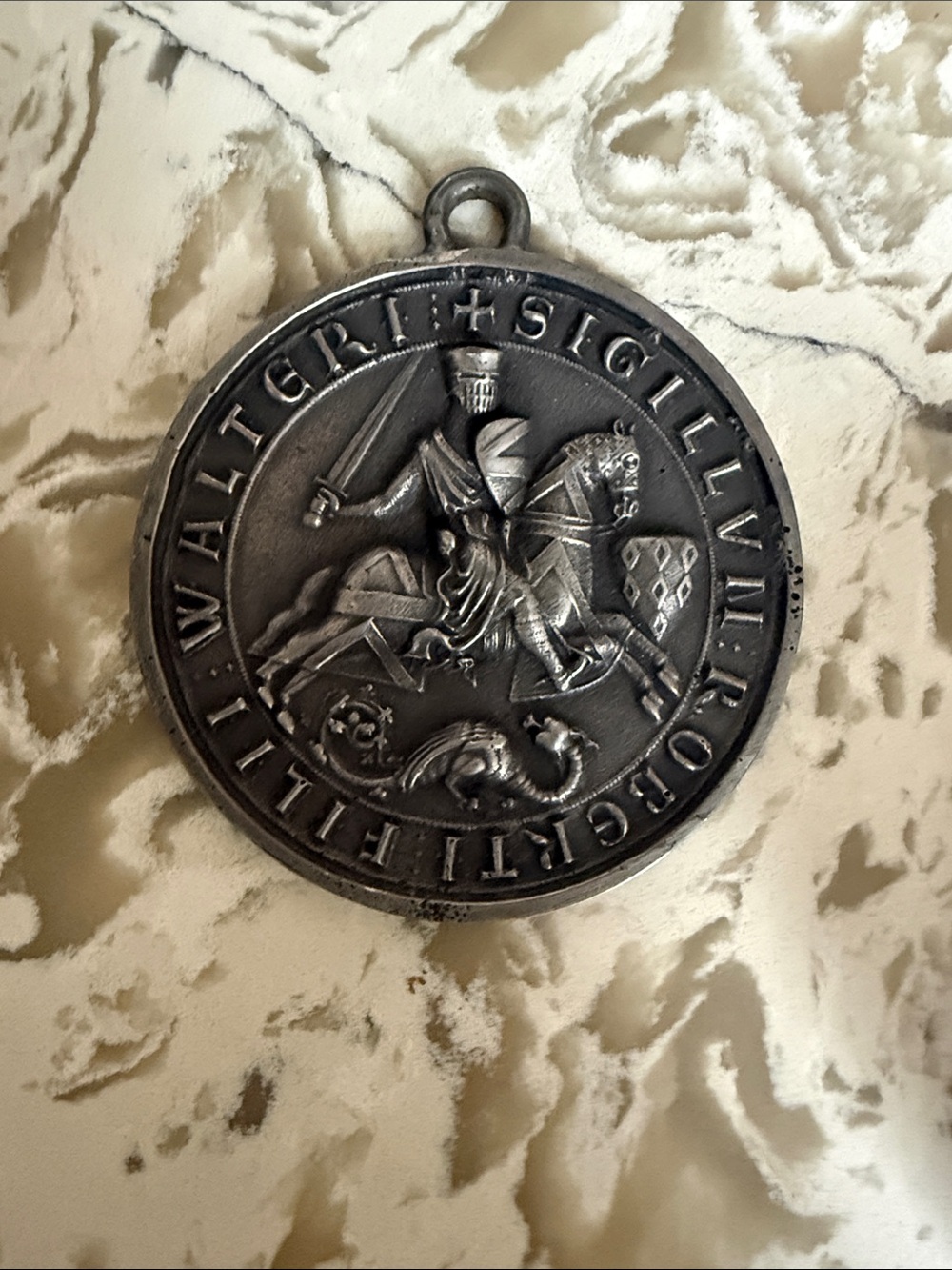Antique-Style Knight Round Medallion Pendant in Pewter